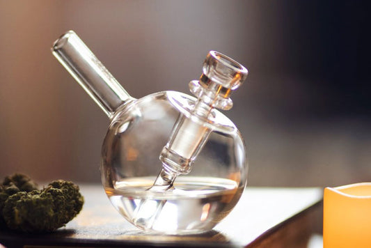 ¿Qué es un bong y cómo funciona? - Cosmic 420 Smoke Shop